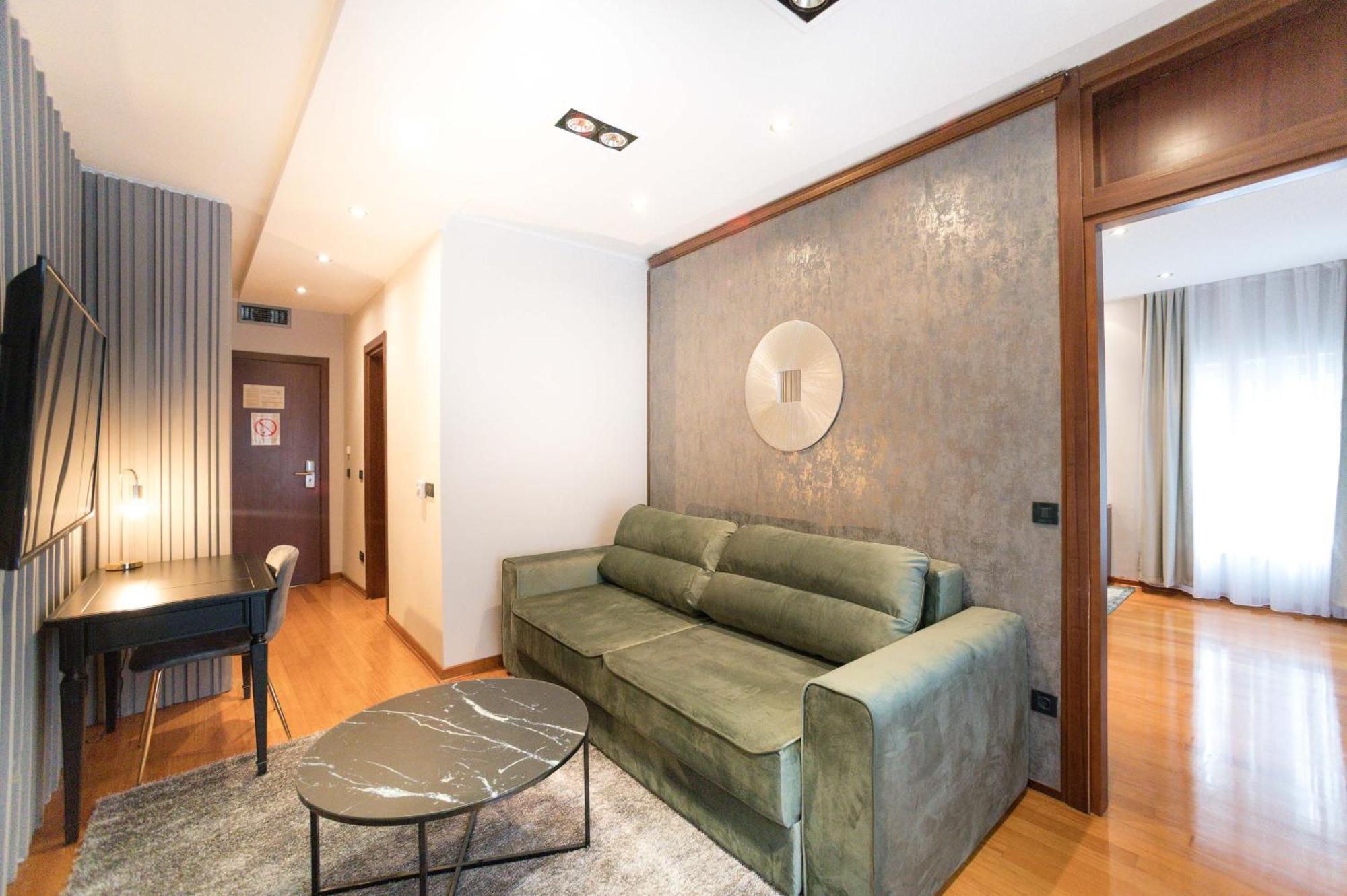 Natali Luxury Suites Belgrado Buitenkant foto